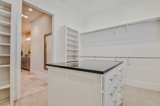 Building Photo - Stunning 4-Bedroom Luxury Home with Resort-Style Pool in Prestigious Oakmont Estates – Available ...