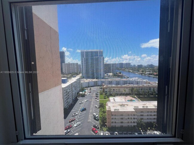 Building Photo - 1865 S Ocean Dr