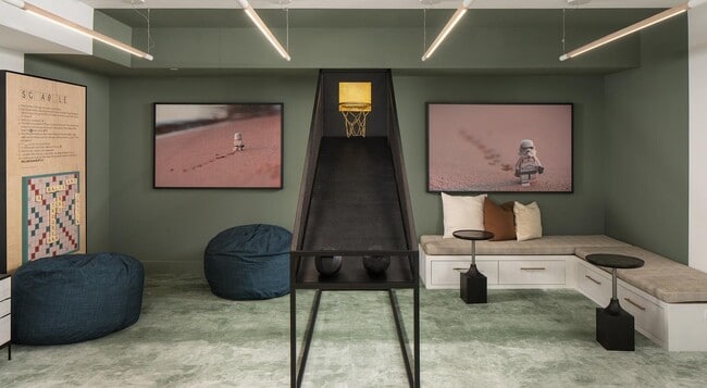 Building Photo - 6850 Foxtail Palm Wy