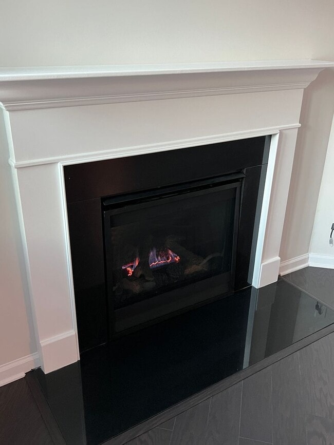 Building Photo - 5bd 4.5bath like brand new SFH in Palisades