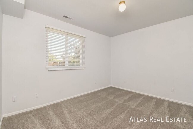 Building Photo - 3724 Adirondack Dr