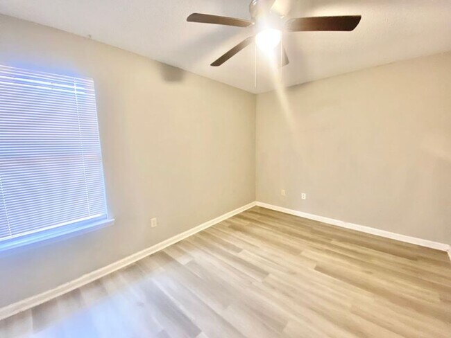 Building Photo - Available NOW