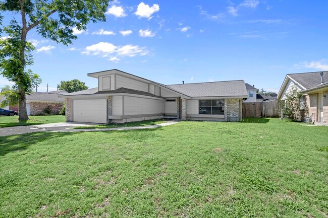 Building Photo - 7415 Creekfield Dr