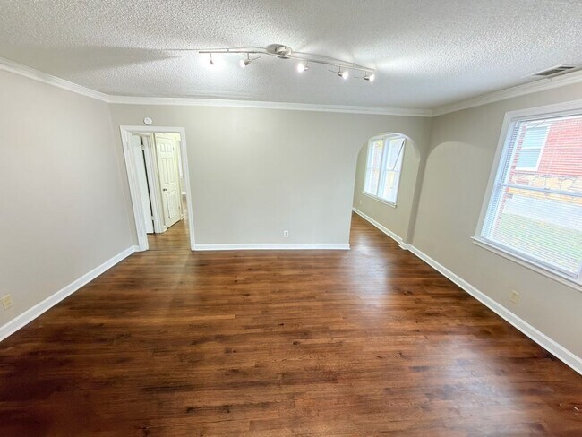 Building Photo - Charming Memphis Home with Spacious Yard – Move-In Special!