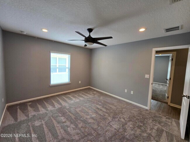 Building Photo - 180 Thornloe Dr