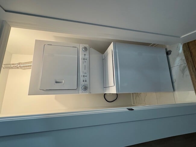 Building Photo - 2156 W Arthur Ave