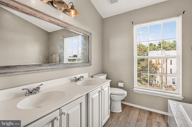 Building Photo - 12415 Selkirk Cir