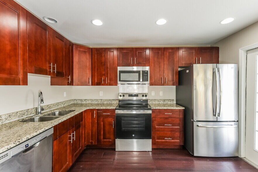 Building Photo - 6023 Sand Key Ln