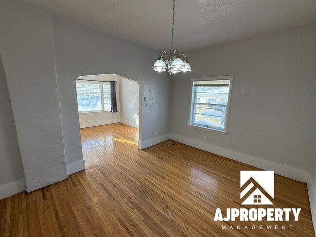 Building Photo - 1612 S Cliff Ave