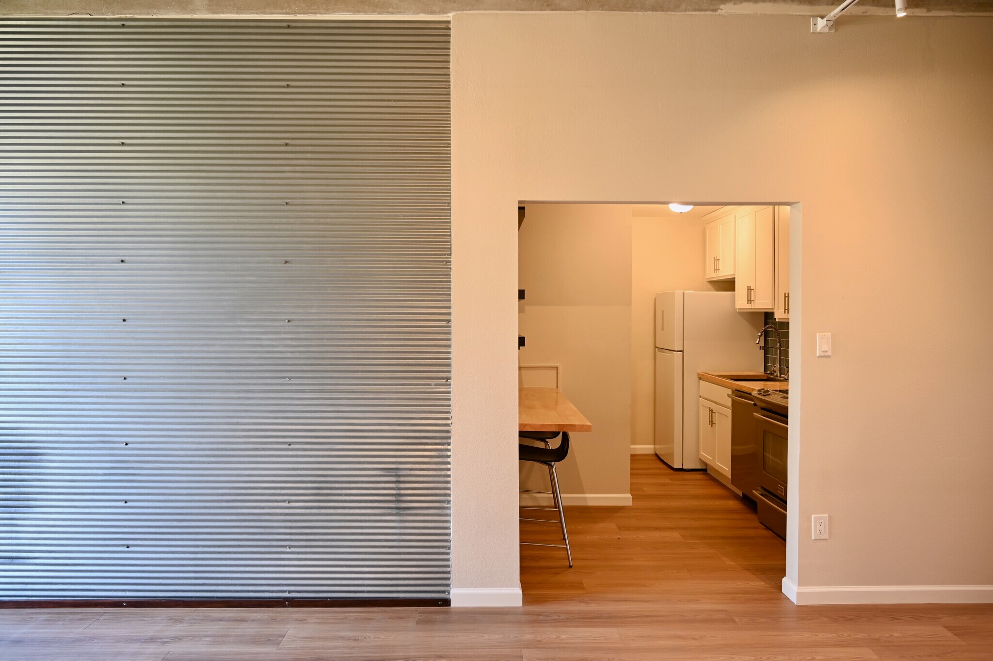 Kitchen - 675 S University Blvd