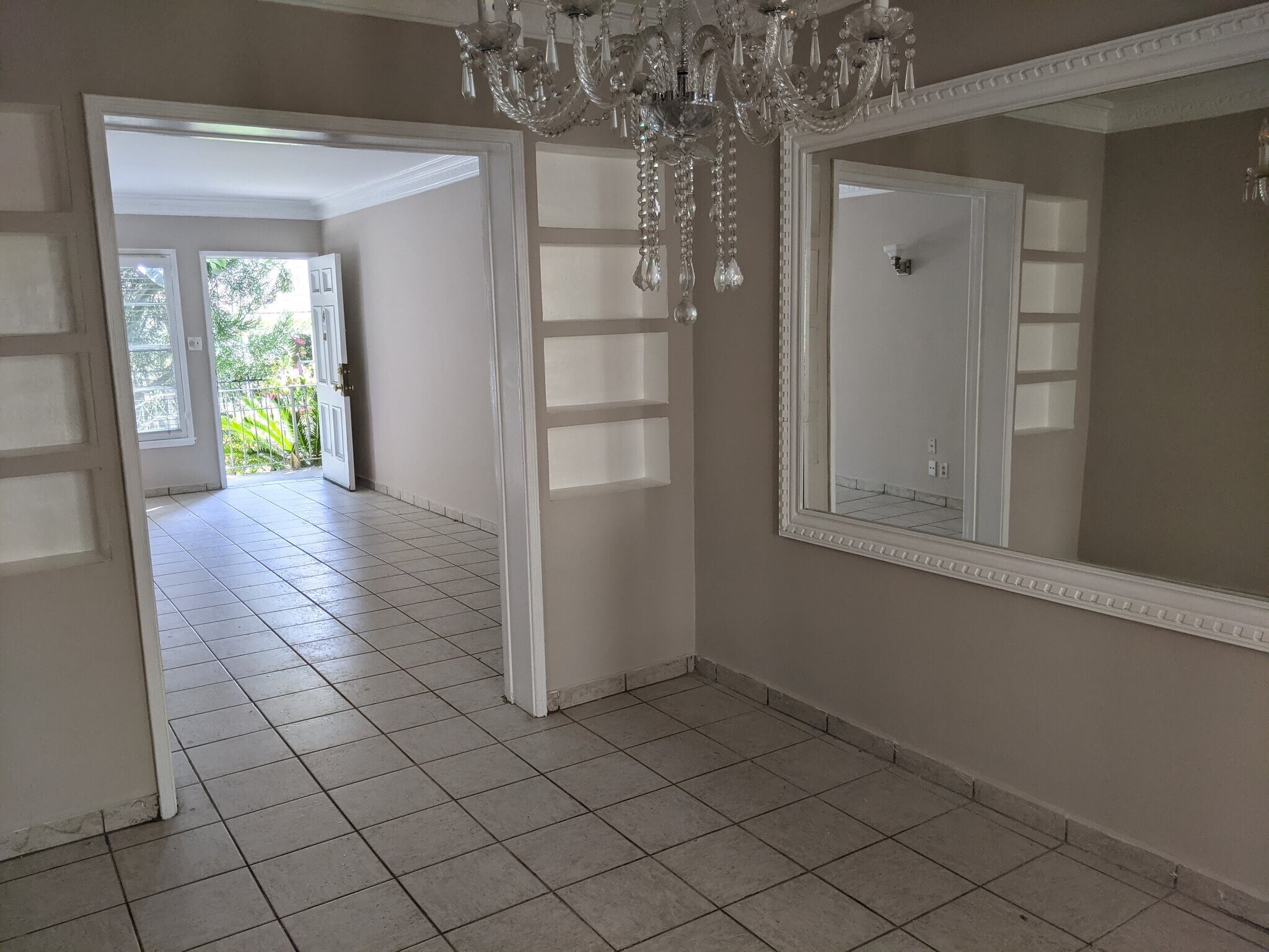 Building Photo - 451 N Oakhurst Dr