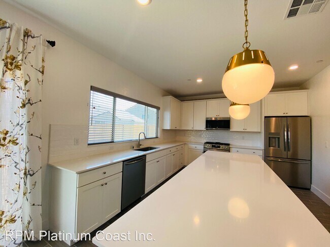 Building Photo - 4 br, 2.5 bath House - 978 Lester Ave.