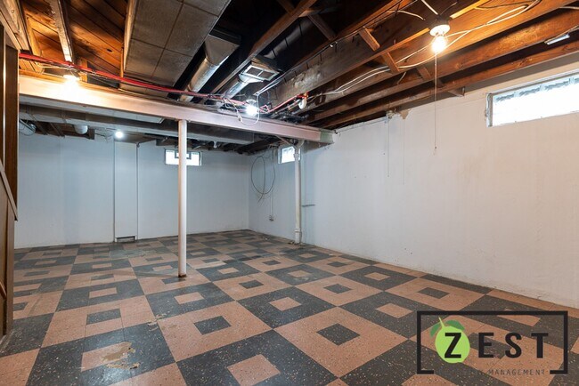 Building Photo - BEAUTIFUL 3 BEDROOM 1 BATH LOCATED IN HAPER WOODS MI 48225