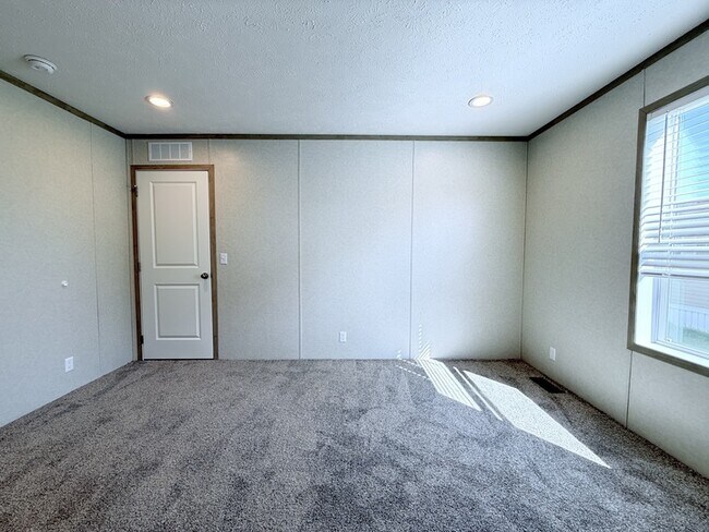 Building Photo - 52963 N Yorktown Ct