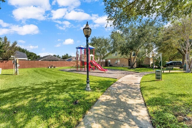 Building Photo - 5350 Brookway Dr