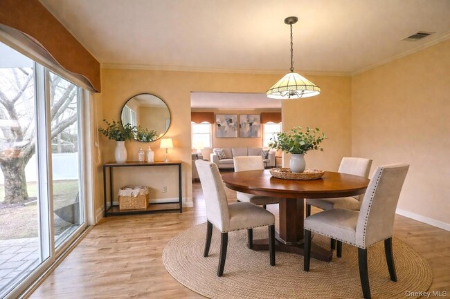 Building Photo - 18 Strathmore Village Dr