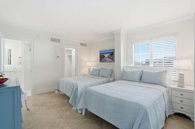 Building Photo - 3443 Gulf Shore Blvd N