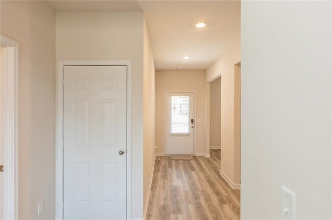 Building Photo - 625 Mackenzie Cv