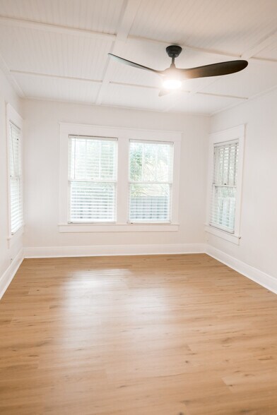 Building Photo - 902 W Columbus Dr