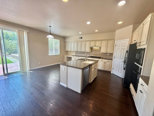 Building Photo - Charming 4 Bedroom Home in Springlake