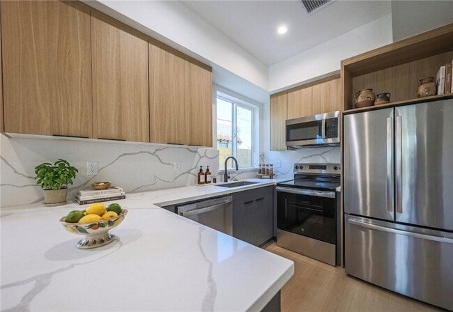 Building Photo - 2012 S Dunsmuir Ave