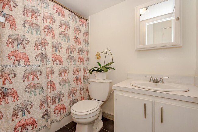 Building Photo - 1228 West Ave