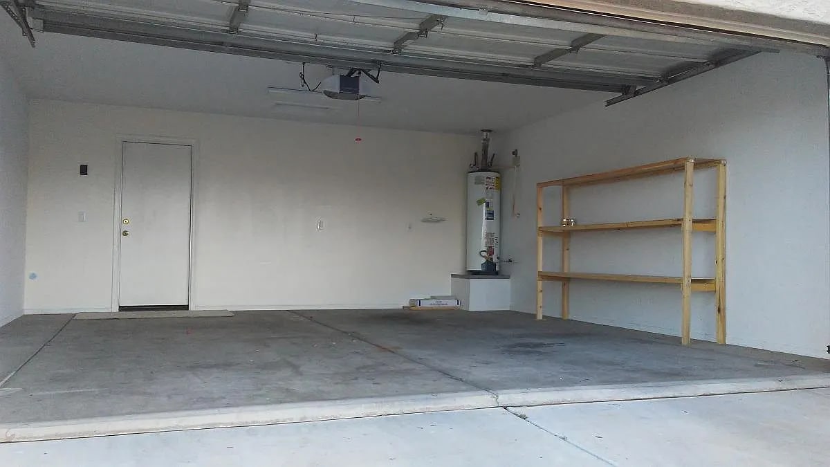 garage - 12606 W Myer Ln