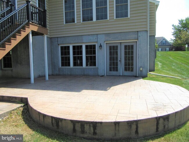Building Photo - 251 Mill House Dr