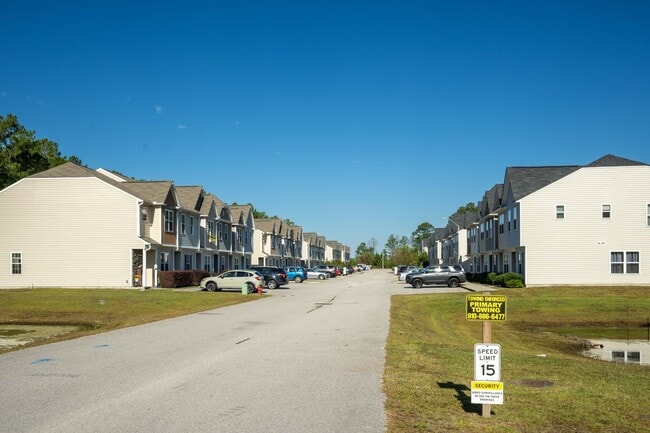 Building Photo - 113 Beacon Woods Dr