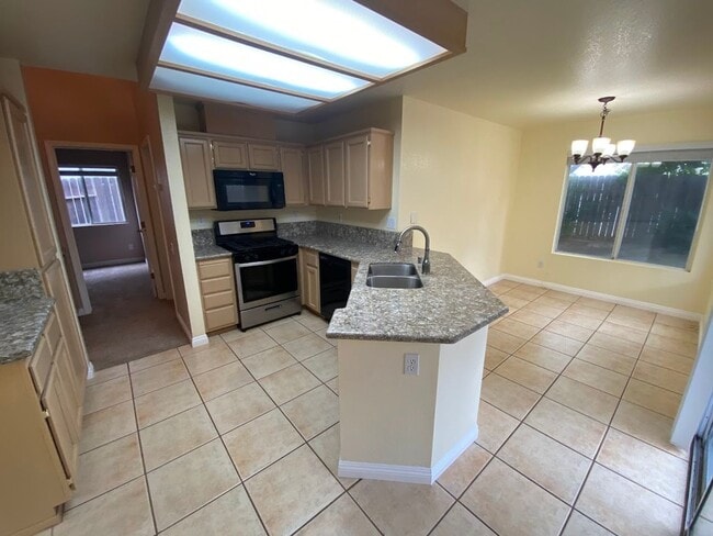 Building Photo - Charming Antelope Home