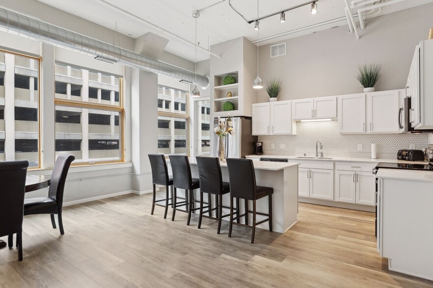 Primary Photo - R7 Lofts