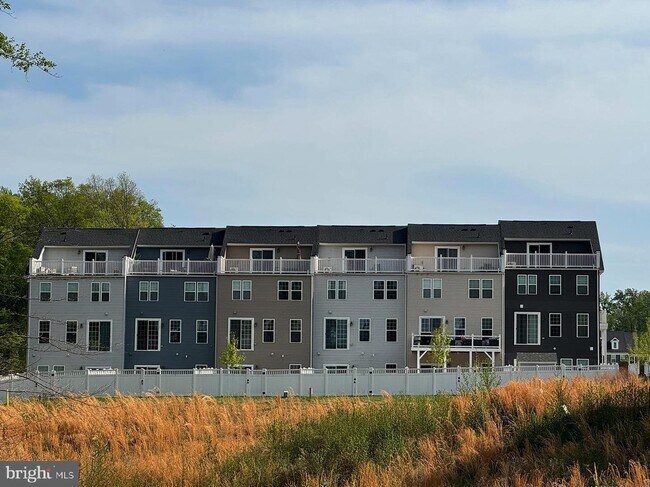 Building Photo - 10802 Foxtrot Cir