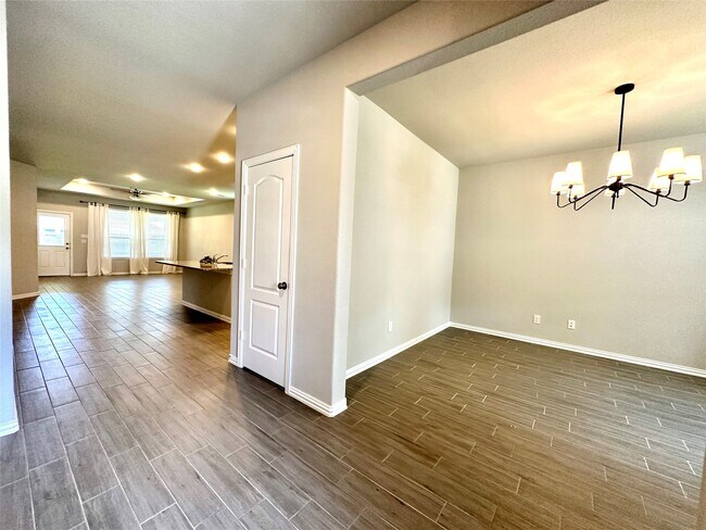 Building Photo - 8319 Divot Trce