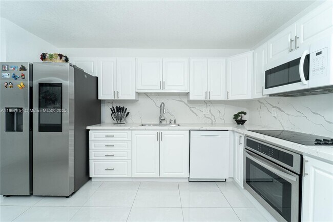 Building Photo - 1025 NW 128th Ct