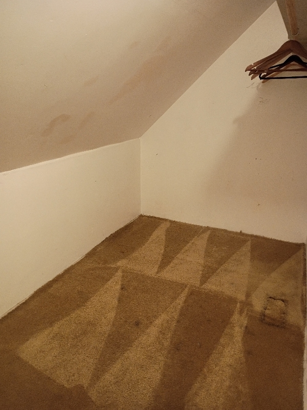 Building Photo - 547 NE Knott St