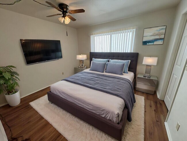 Building Photo - Eastside townhome, convenient location