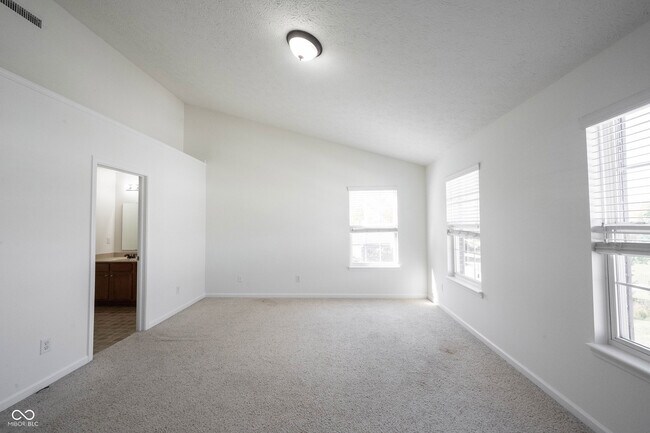 Building Photo - 9009 Mercer Dr