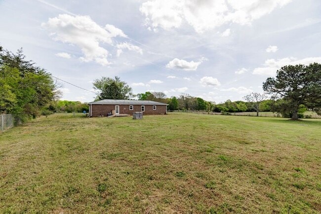 Building Photo - 386 Sandy Creek Rd