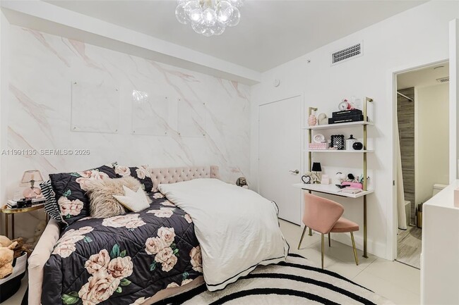 Building Photo - 6000 Collins Ave