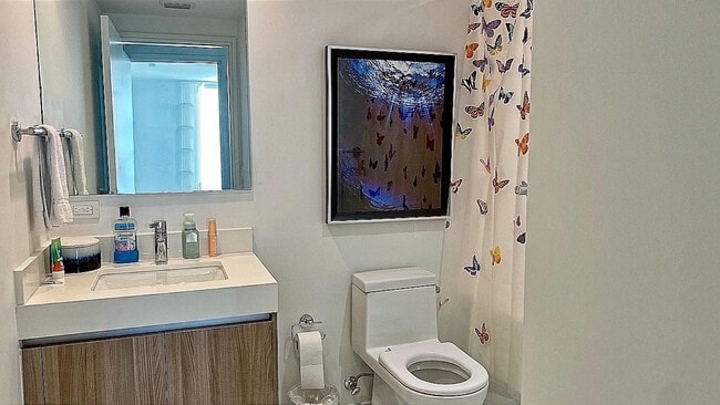 Building Photo - 401 N Birch Rd