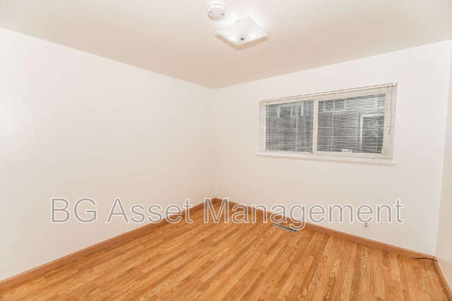 Building Photo - 1011 Manor Rd