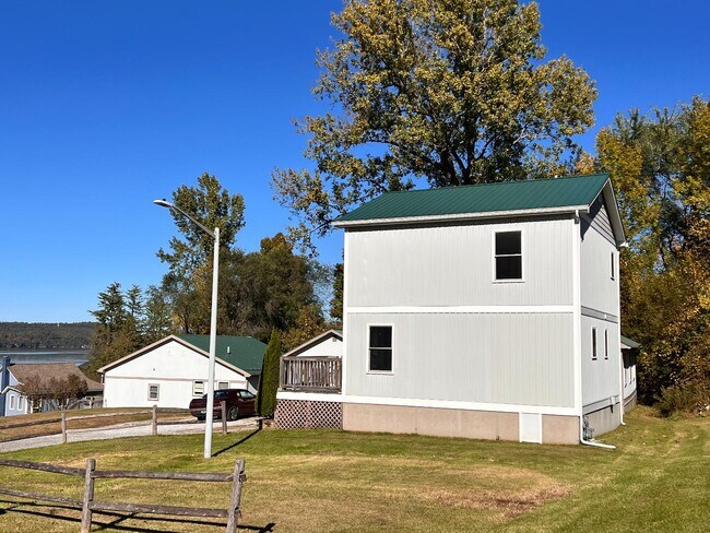 Building Photo - 55 Suncrest Terrace