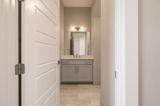 Building Photo - 3209 Govalle Ave