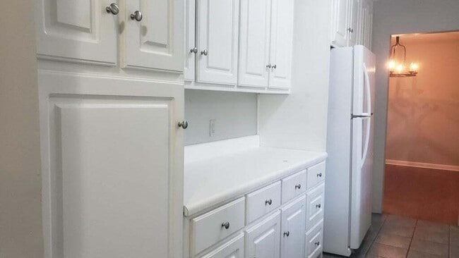 Building Photo - 2404 Hiawassee Rd