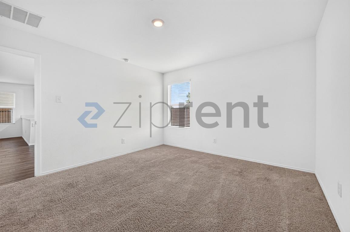Building Photo - Unit