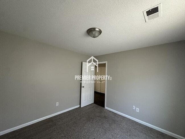 Building Photo - 2188 Longlane Dr