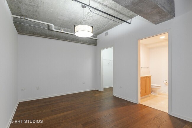 Building Photo - 240 E Illinois St