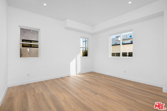 Building Photo - 10823 Morrison St