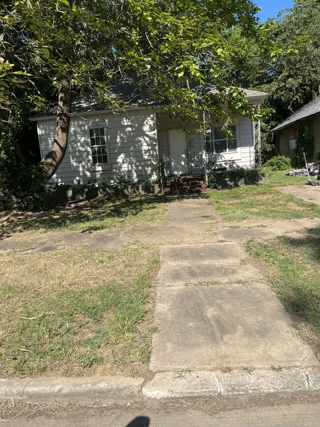 Building Photo - 319 N G St