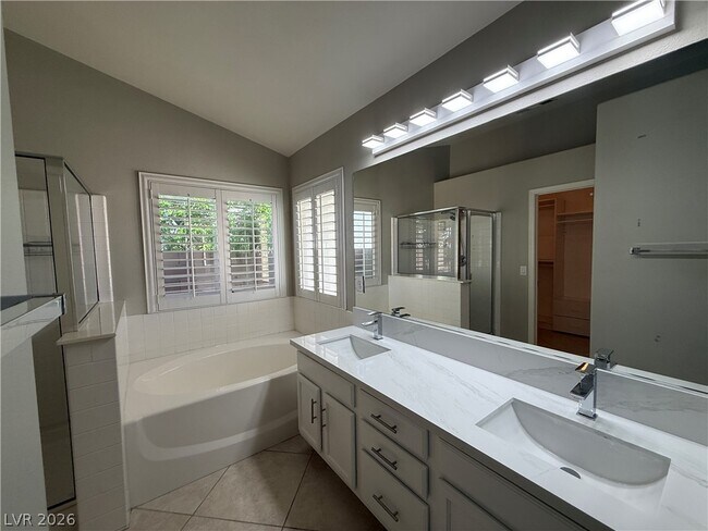 Building Photo - 694 Riverband Pl